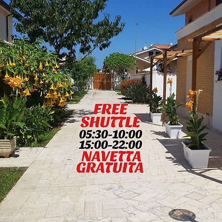 Un Passo Dal Mare Bed & Breakfast Fiumicino Exterior photo Free shuttle service