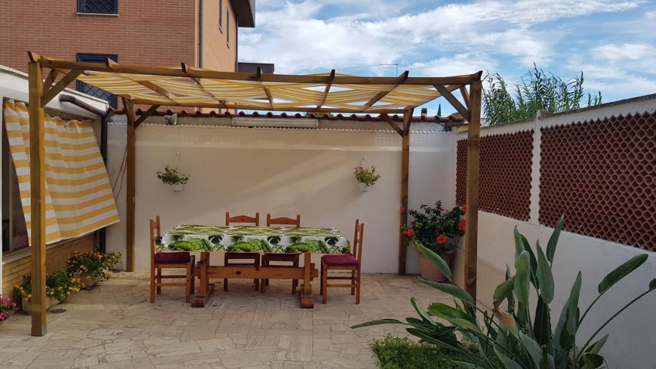 Un Passo Dal Mare Bed & Breakfast Fiumicino Exterior photo A pergola with a shade sail