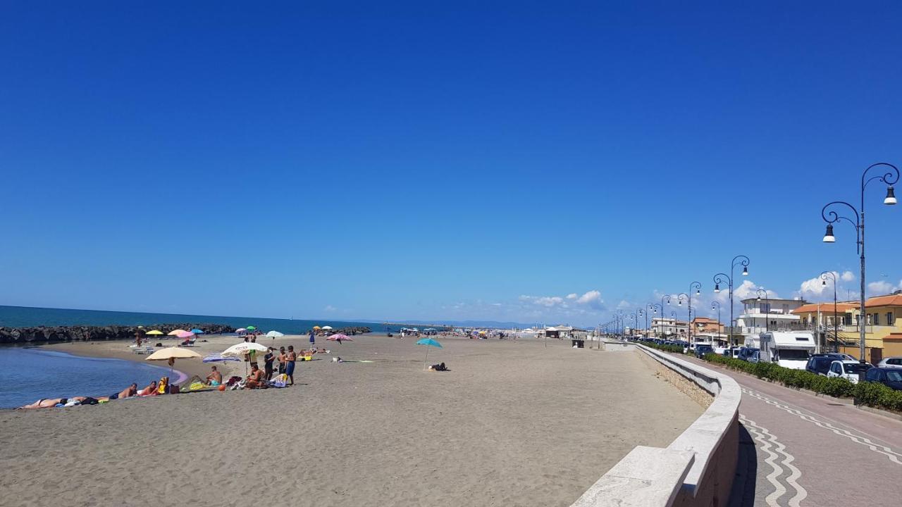 Un Passo Dal Mare Bed & Breakfast Fiumicino Exterior photo Playa de Sabinillas
