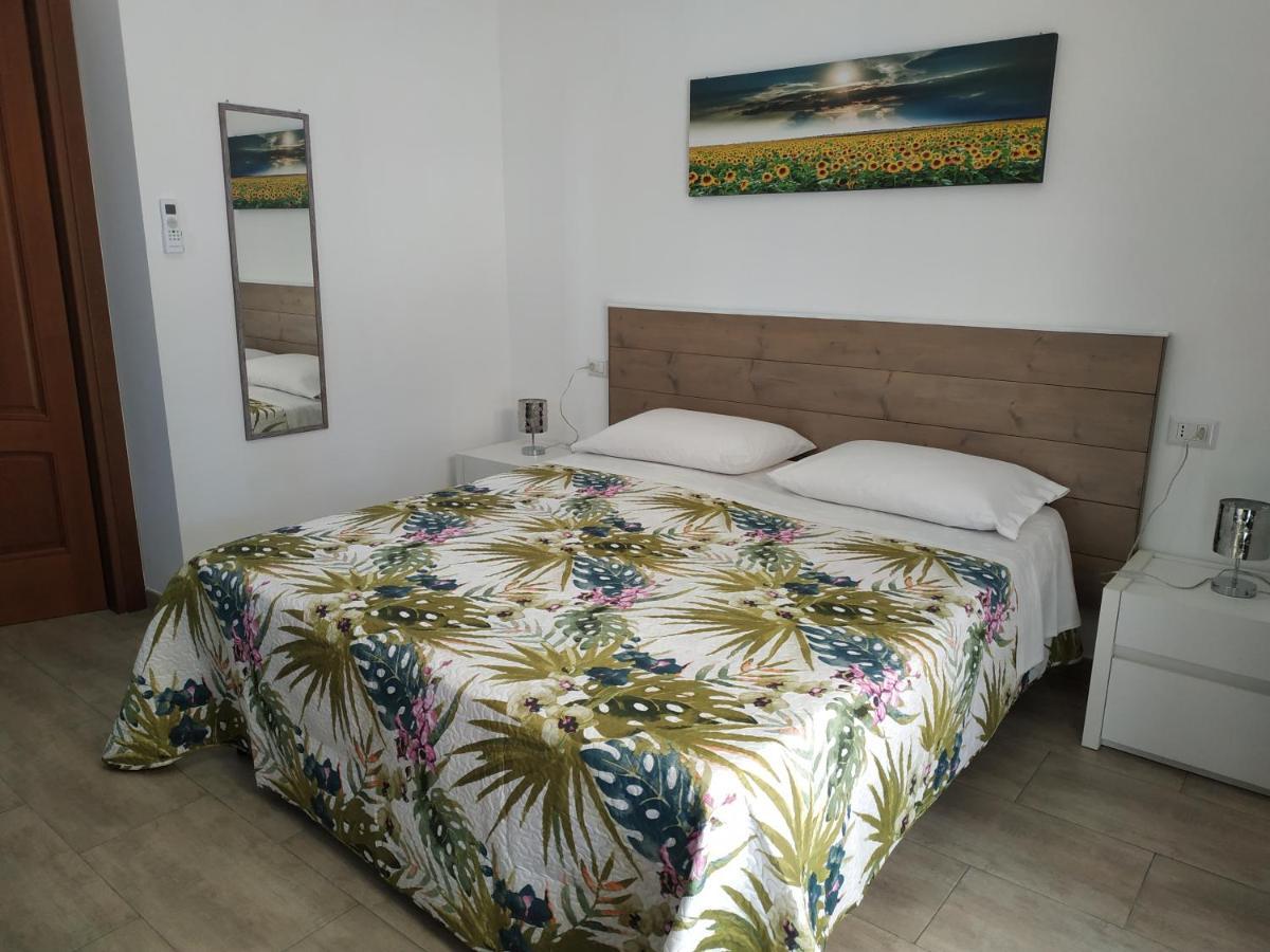 Un Passo Dal Mare Bed & Breakfast Fiumicino Exterior photo A bedroom in a hotel in Italy