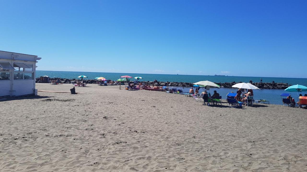 Un Passo Dal Mare Bed & Breakfast Fiumicino Exterior photo Balboa Park Beach