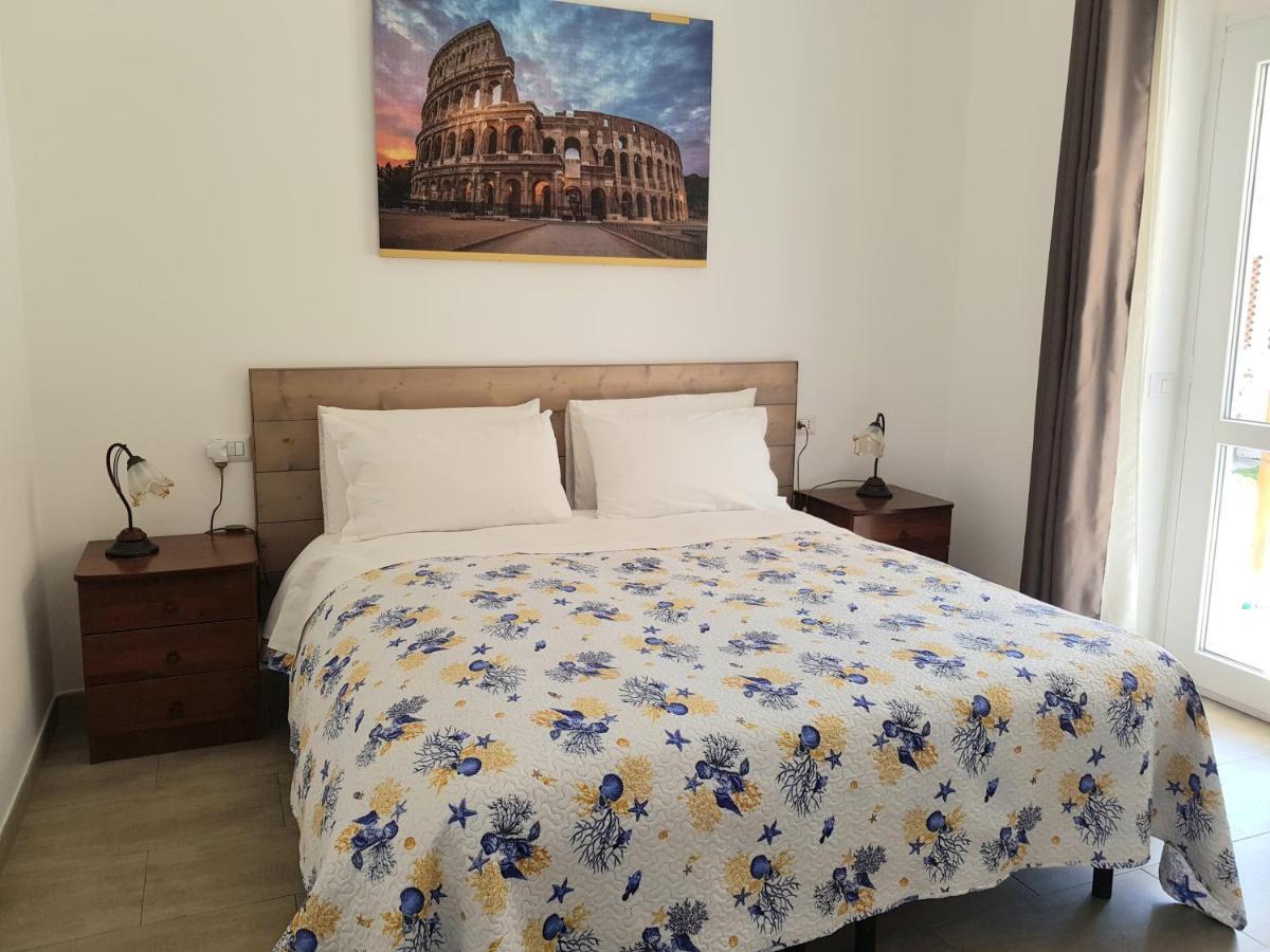 Un Passo Dal Mare Bed & Breakfast Fiumicino Exterior photo A bedroom in a hotel